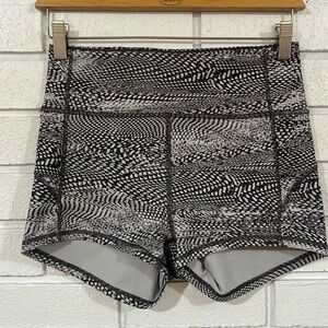 Lululemon In Movement Short 2.5” Everlux